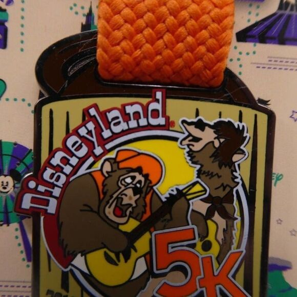 Disney Pin Country Bears 5K Big Al Medal RunDisney Half Marathon Weekend 2016 - Picture 5 of 8
